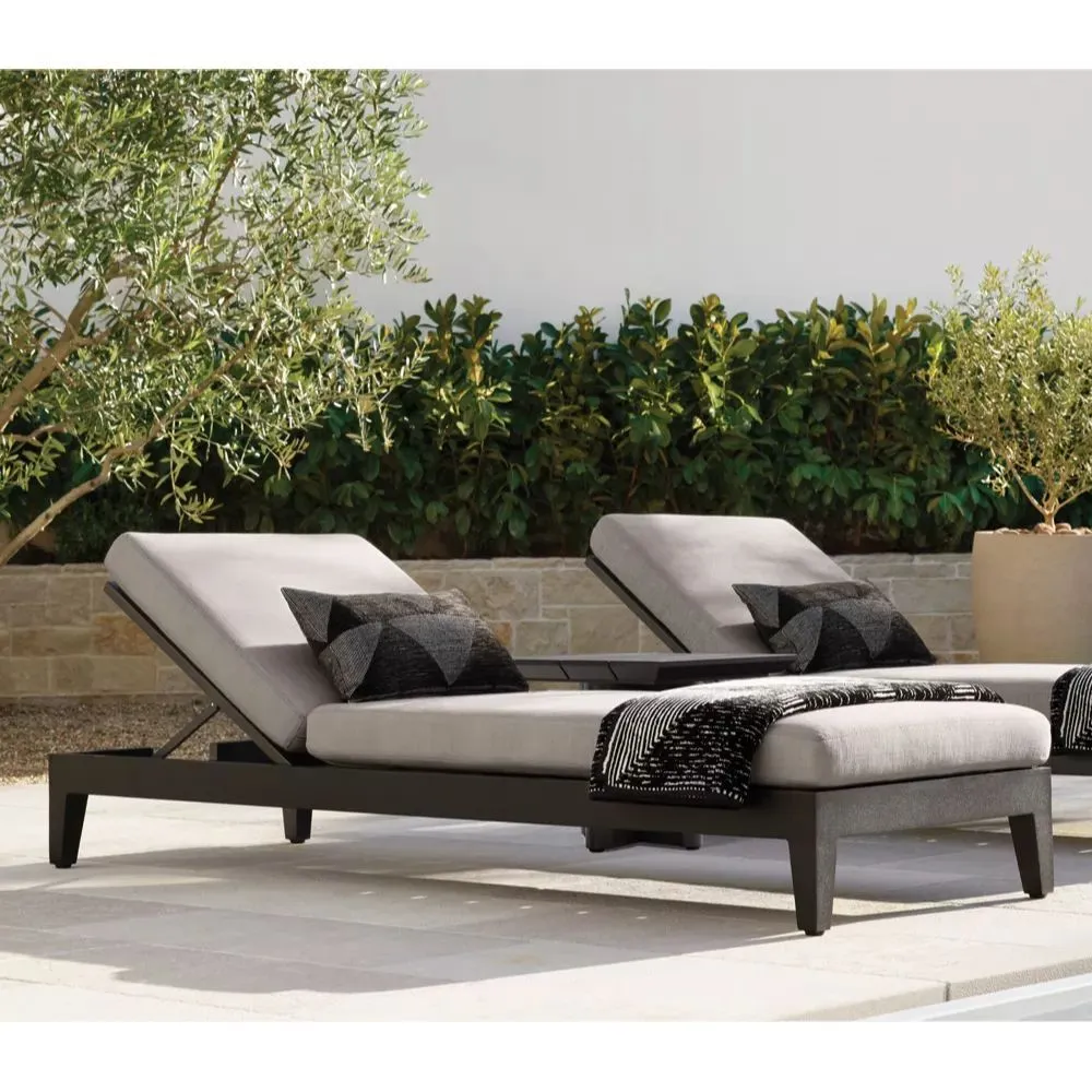 Balmain Aluminum Round Dining Table (2)