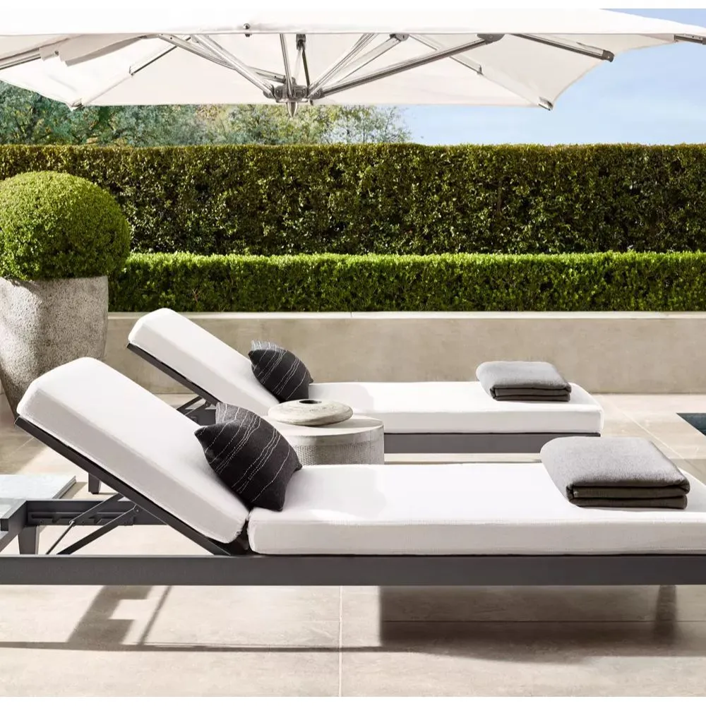 Balmain Aluminum Round Dining Table (4)