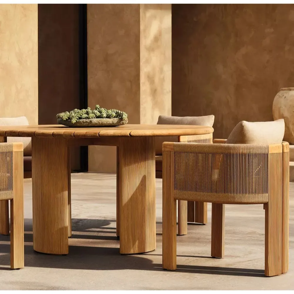 Striata Teak Round Dining Table (1)