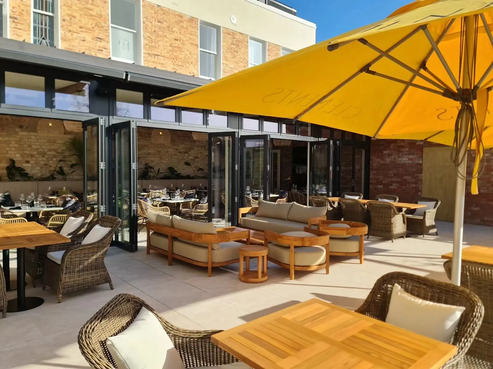 Restaurant outdoor furniture (4)